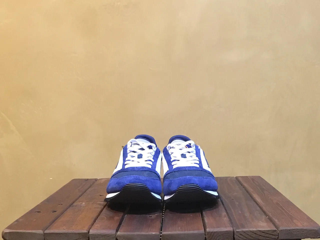 110178 1D 409 Brooks Chariot Navy Blue/White
