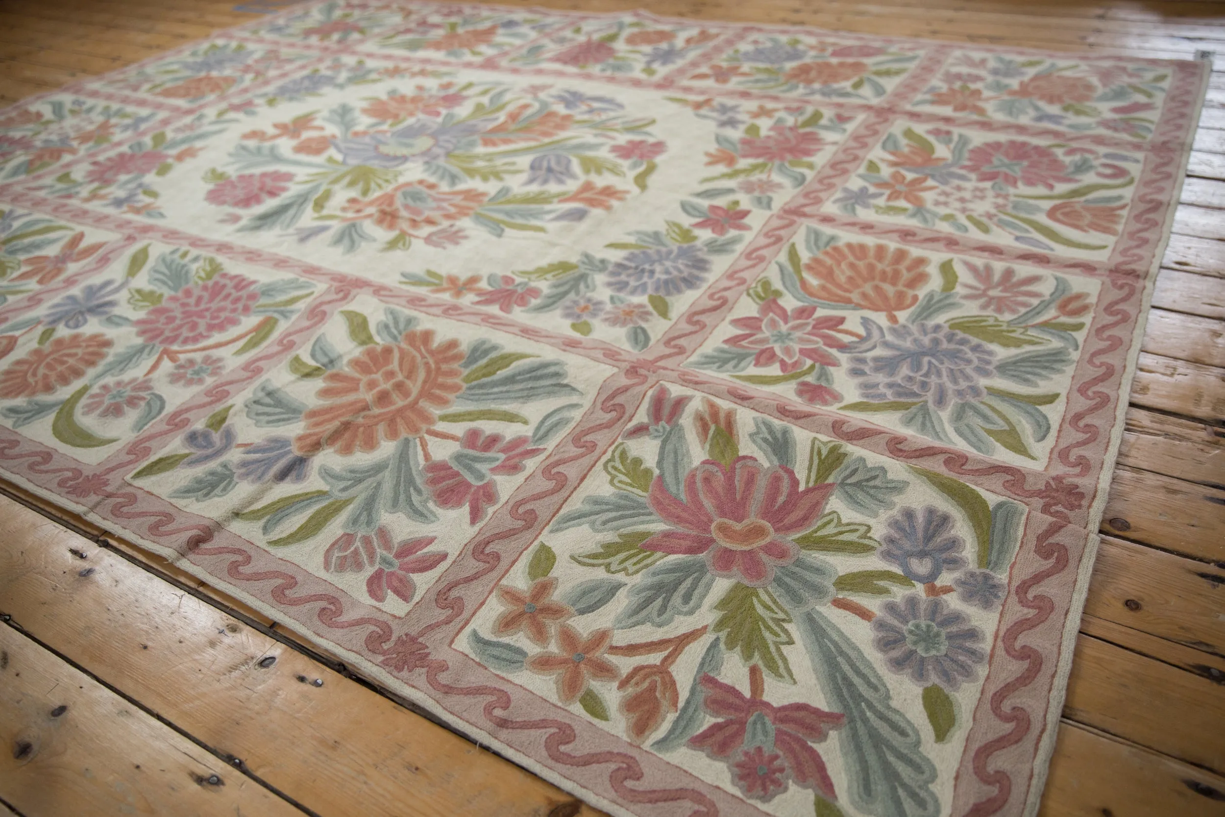 8x10 Vintage Chainstitch Carpet