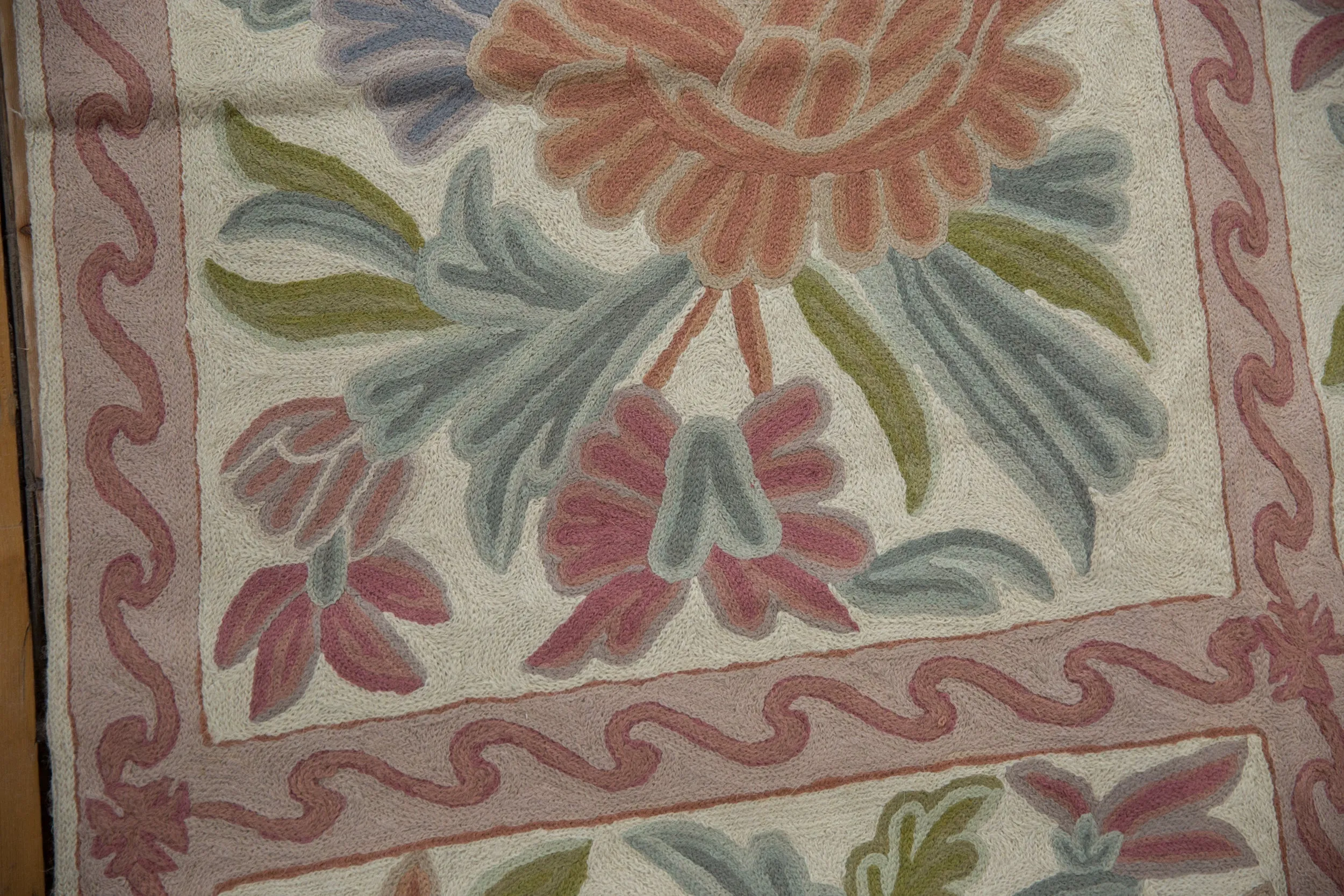 8x10 Vintage Chainstitch Carpet