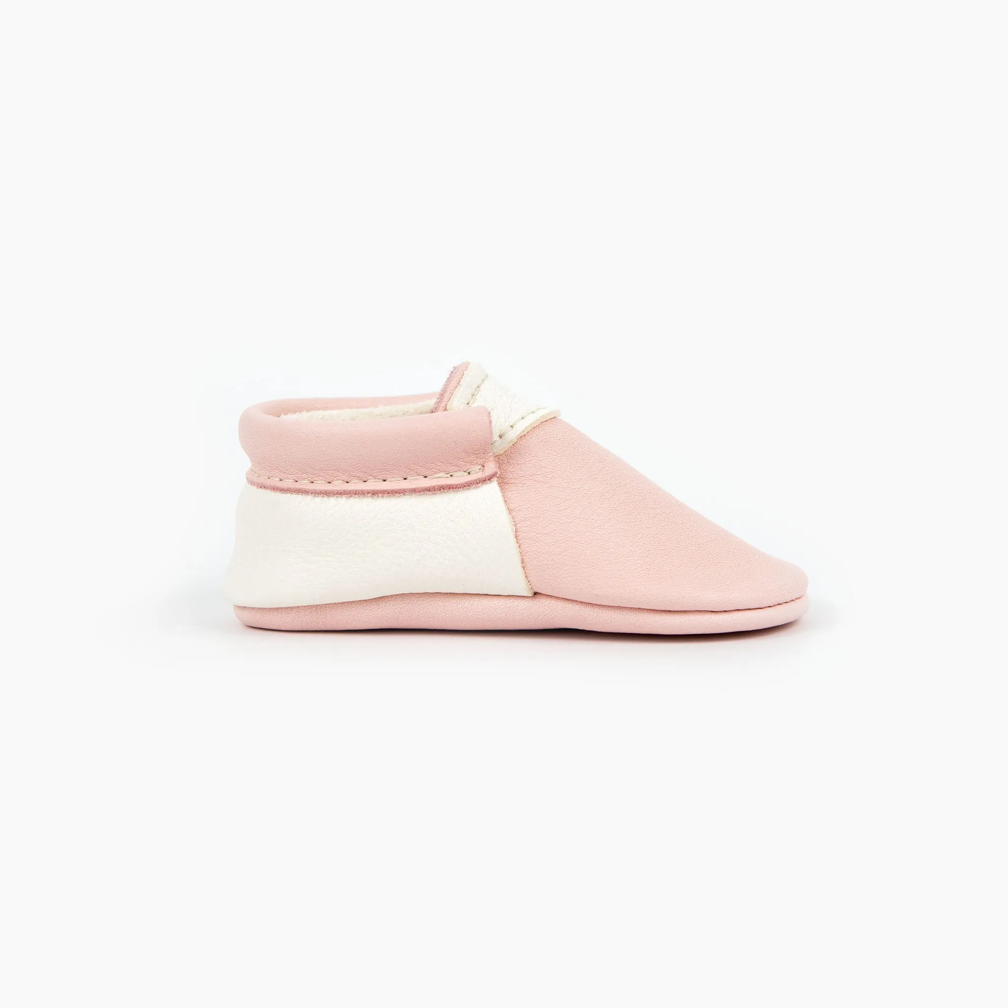 BLUSH/WHITE URBAN MOCCASINS