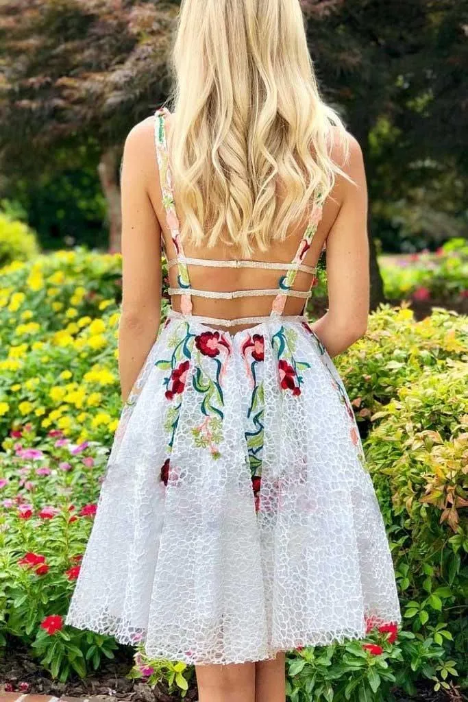 Charming A-line Lace Floral Appliques V Neck Short Homecoming Dress HD0038