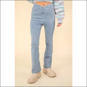 Denim Stretchy Dream: Wear them or Risk Eternal Fashion Regret 😜👖