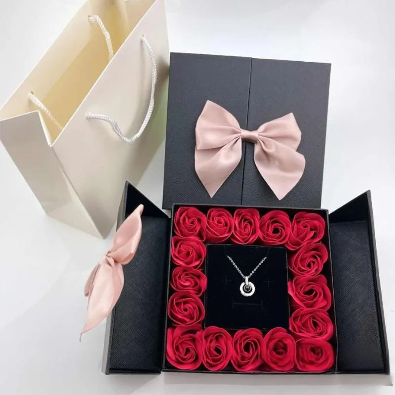 Elegant 16 Small Roses Jewelry Case With Pendant Set