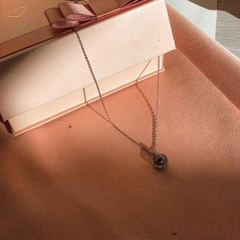 Elegant 16 Small Roses Jewelry Case With Pendant Set