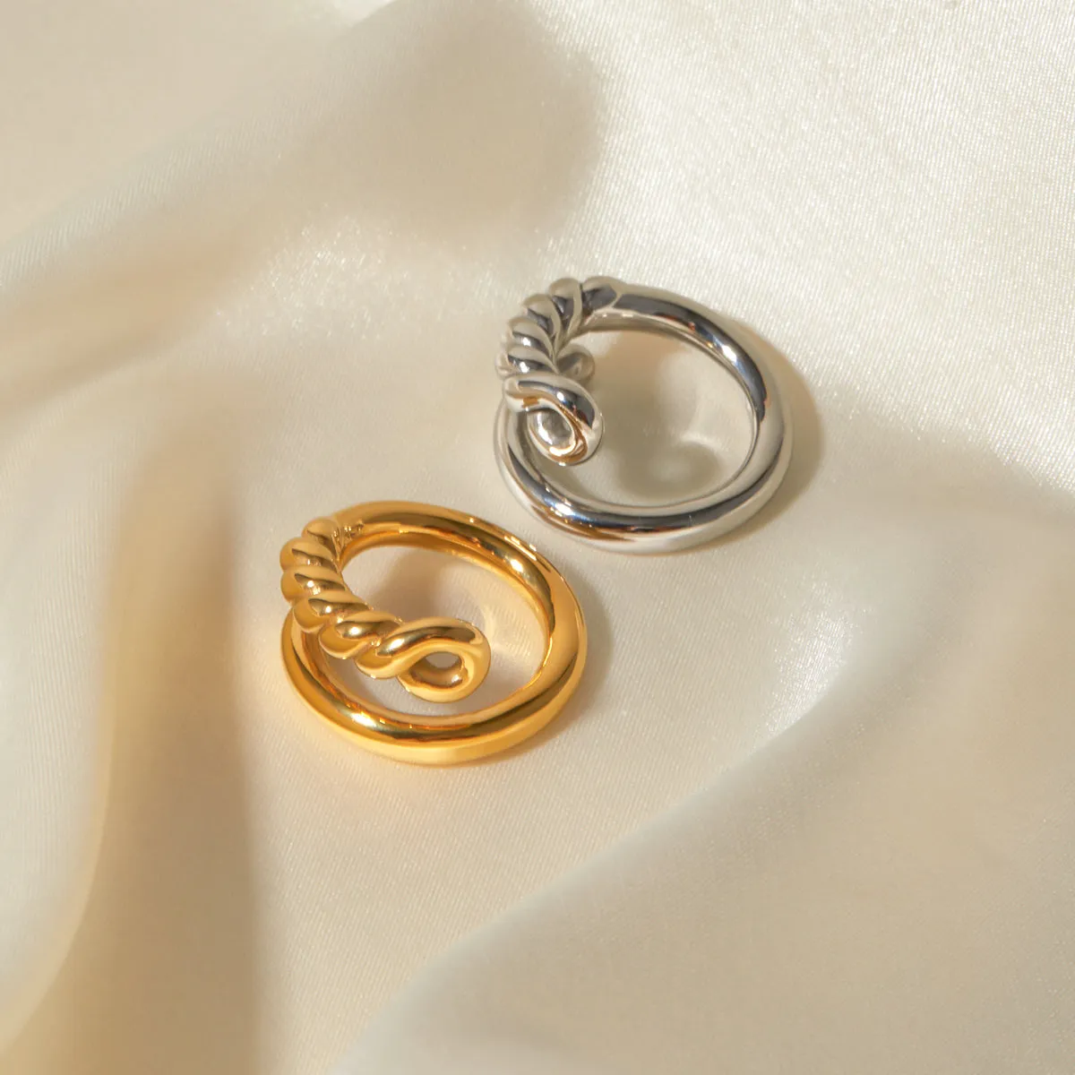 Eternal Knot Bypass Ring