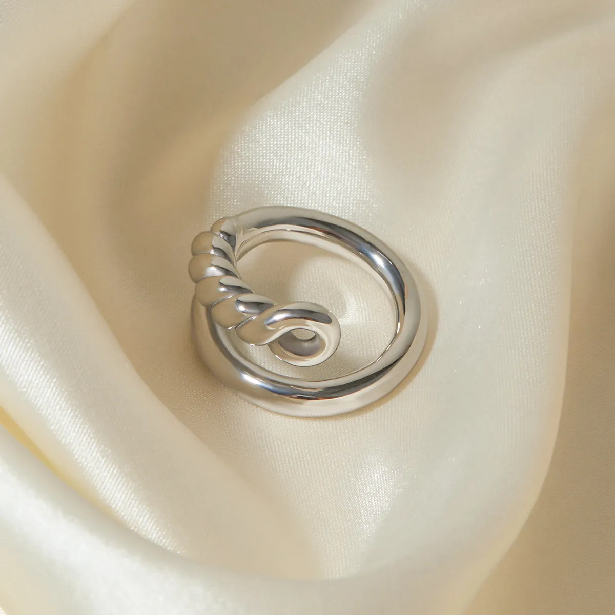 Eternal Knot Bypass Ring