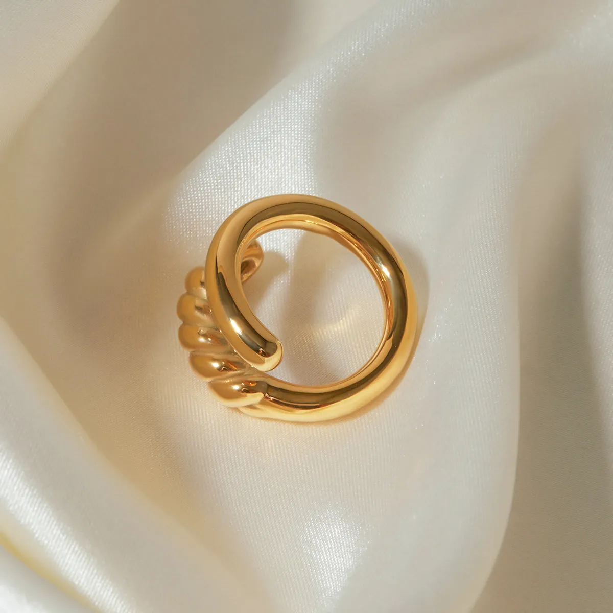 Eternal Knot Bypass Ring