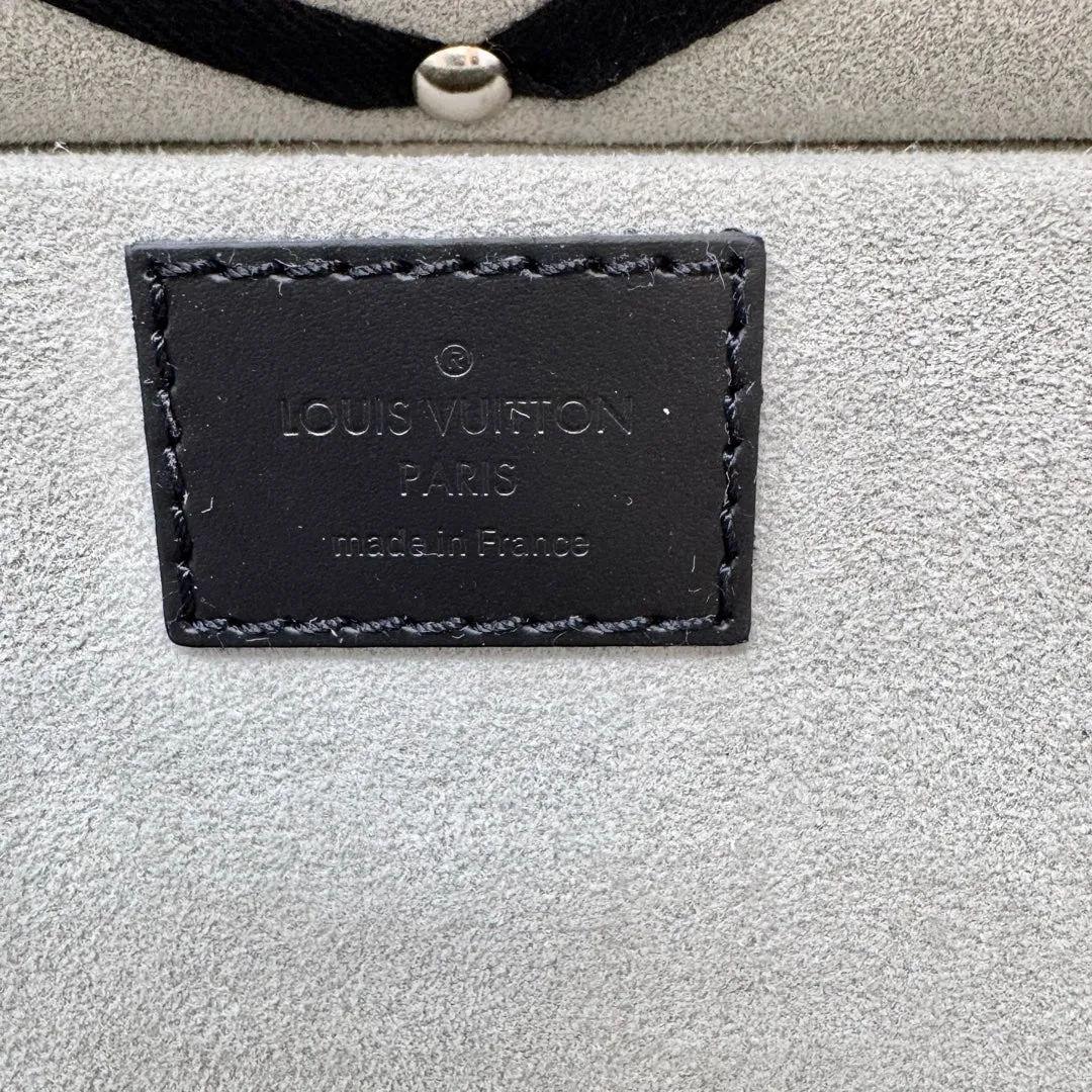 Louis Vuitton 2018 Fragrance White Monogram Vanity Case