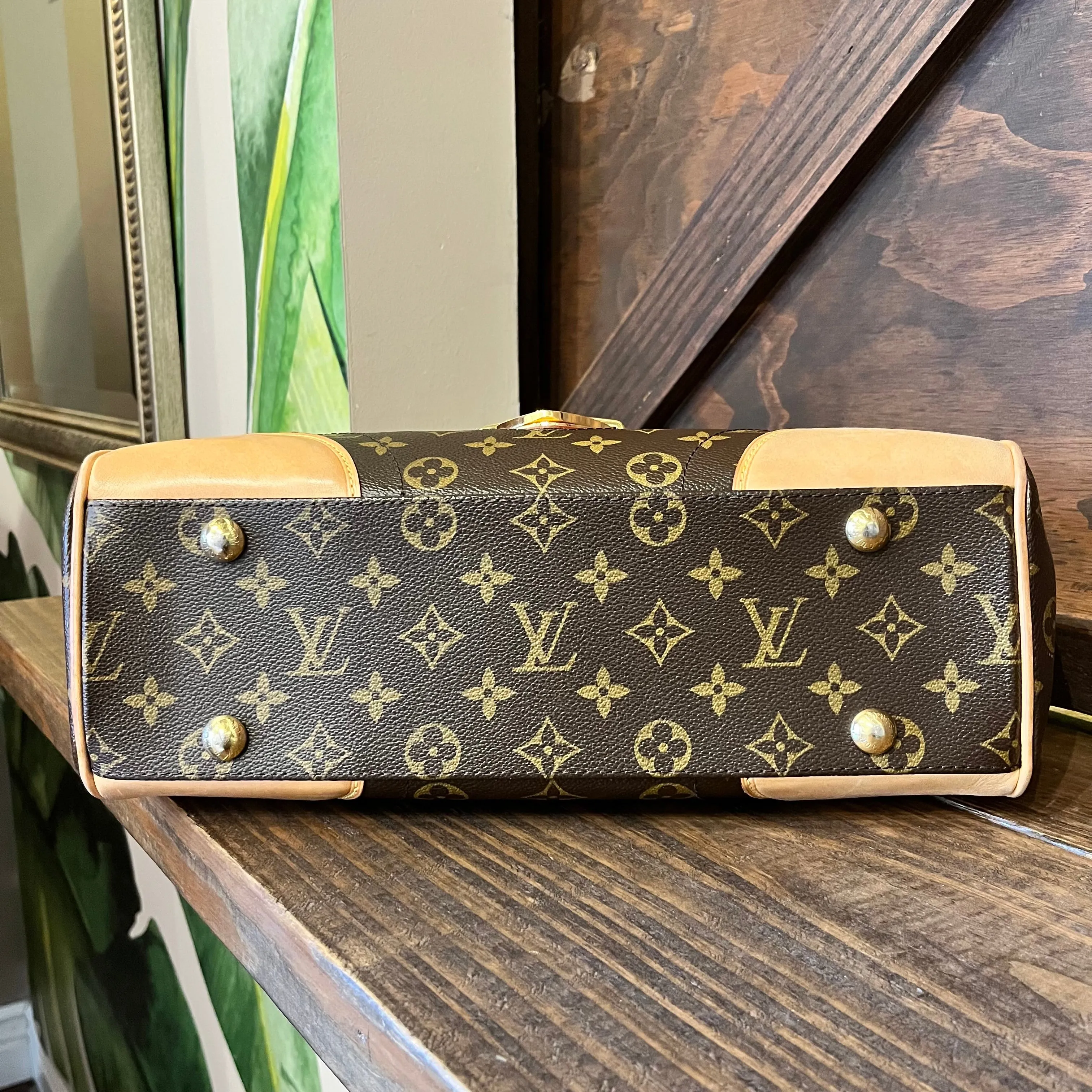 LOUIS VUITTON Beverly MM Monogram Canvas Shoulder Bag