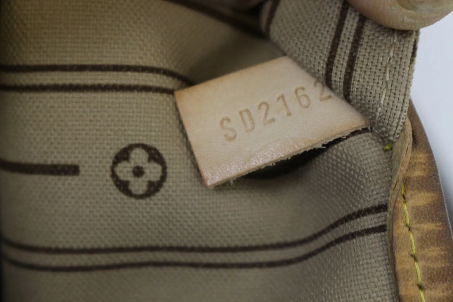 LOUIS VUITTON Monogram Neverfull MM Shoulder Bag