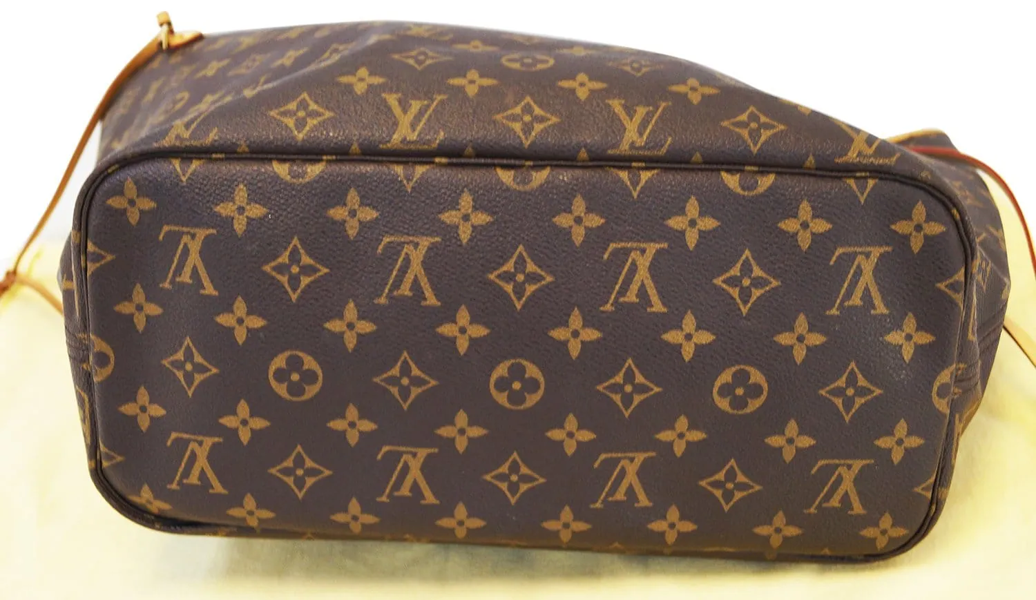 LOUIS VUITTON Monogram Neverfull MM Shoulder Bag
