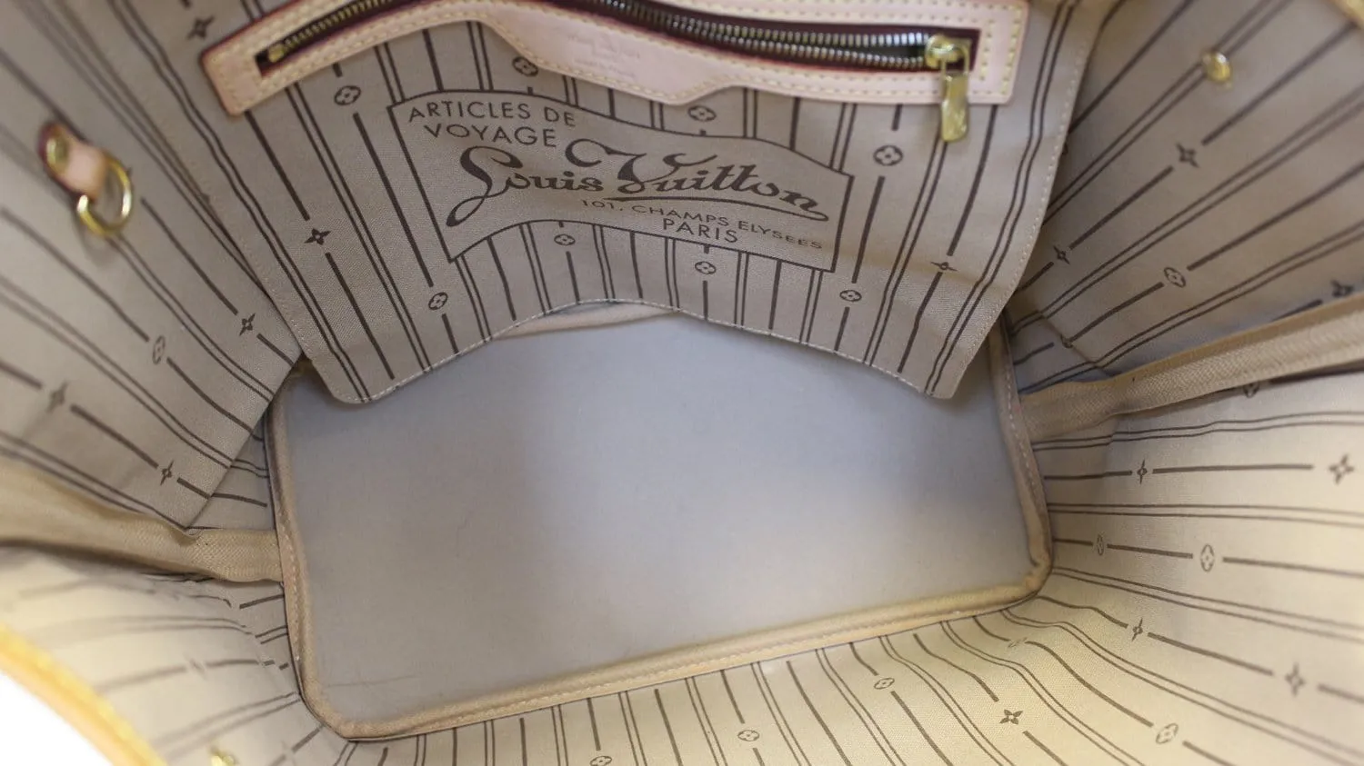 LOUIS VUITTON Monogram Neverfull MM Shoulder Bag