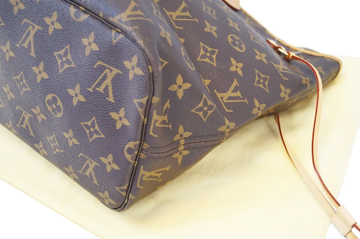 LOUIS VUITTON Monogram Neverfull MM Shoulder Bag