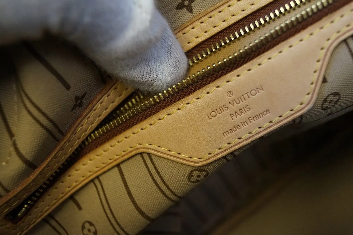 LOUIS VUITTON Monogram Neverfull MM Shoulder Bag