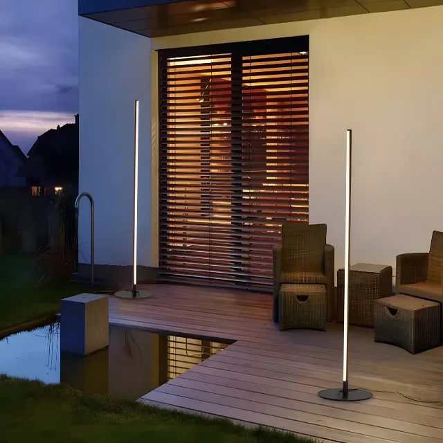 Modern Solar Outdoor Floor Lamp – Elegant Waterproof LED Lighting
