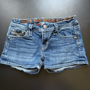 Rock Revival Blue Denim Women's Shorts sherry 28 embroidered buckle spsarkle