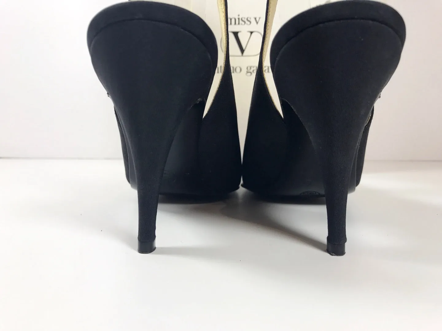 VALENTINO Garavani Circa 1990s Miss V Black Silk, Red Bow Size 6