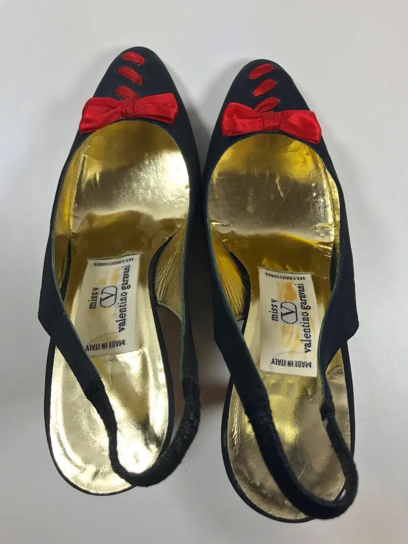 VALENTINO Garavani Circa 1990s Miss V Black Silk, Red Bow Size 6